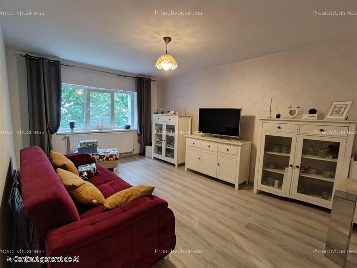 Apartament cu 3 camere, Obcini, Etaj 1 , Renovat, 3c-4468 - 1