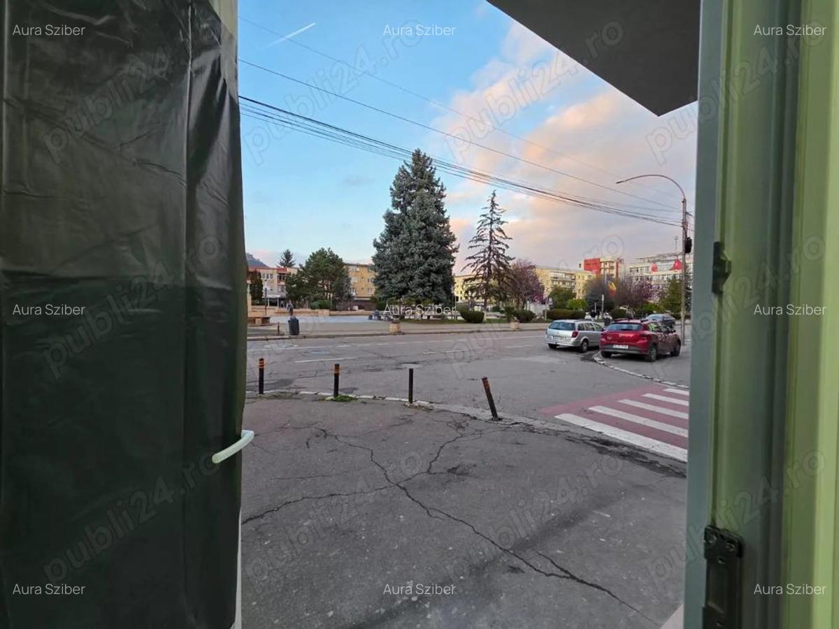 Spa?iu comercial de inchiriat Central, Deva (langa Casa de Cultura), P-ta Victoriei - 13