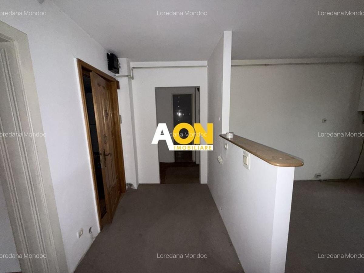 De vanzare apartament 3 camere, Cetate - 8