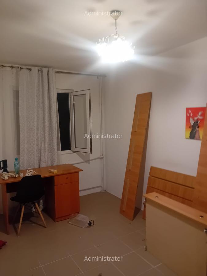 Apartament cu 3 camere semidecomandat în Km 4-5 - 6