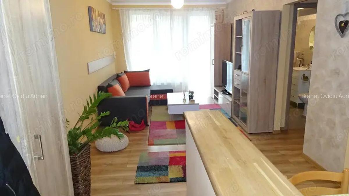 Inchiriez apartament 2 camere in Deva, zona ultracentrala (Casa de Cultura), etaj 1, - 1