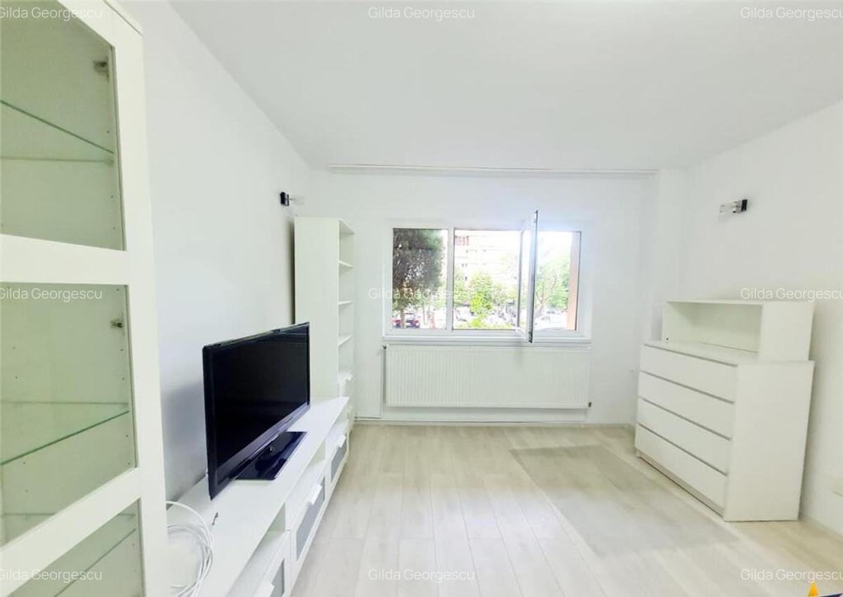 Apartament decomandat, suprafata generoasa, cu boxa si loc d - 4