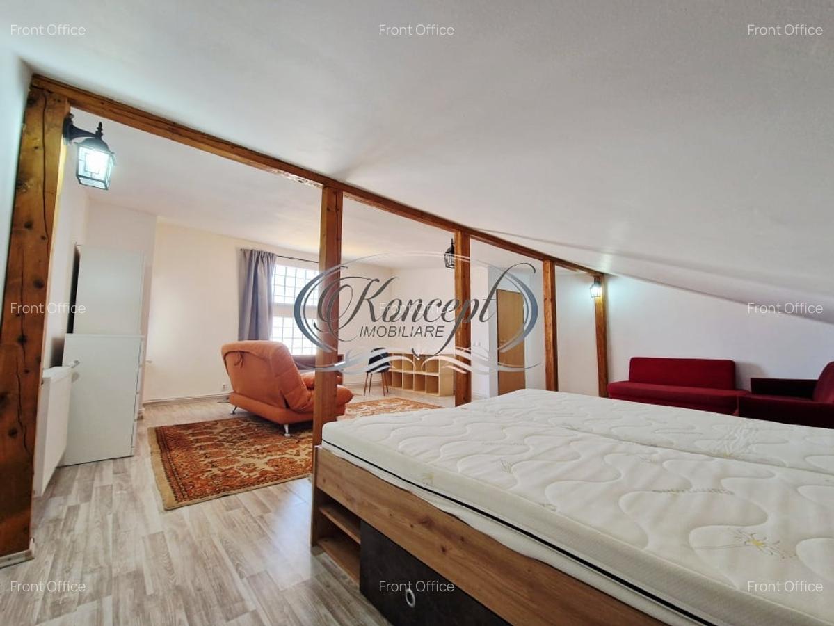 Casa moderna cu mansarda si curte comuna in zona Campului - 12