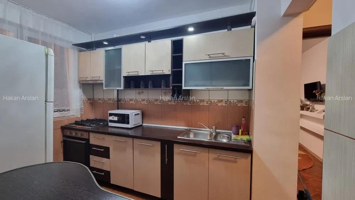 Apartament cu 3 camere renovat, la parter, metrou, zona Crangasi - 5