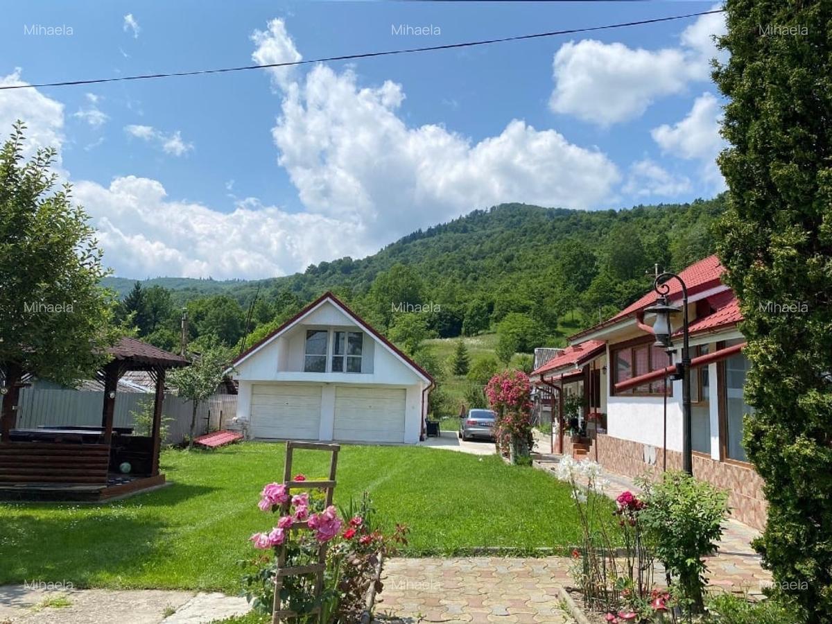 Casă spațioasă cu garaj și foișor - 7 Casă spațioasă cu garaj și foișor - 7