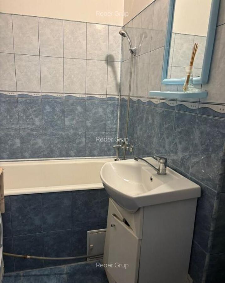 DEMOCRATIEI - gars.cf1,sd,p/4 cu balcon,G,F,T - 38900 euro - 23
