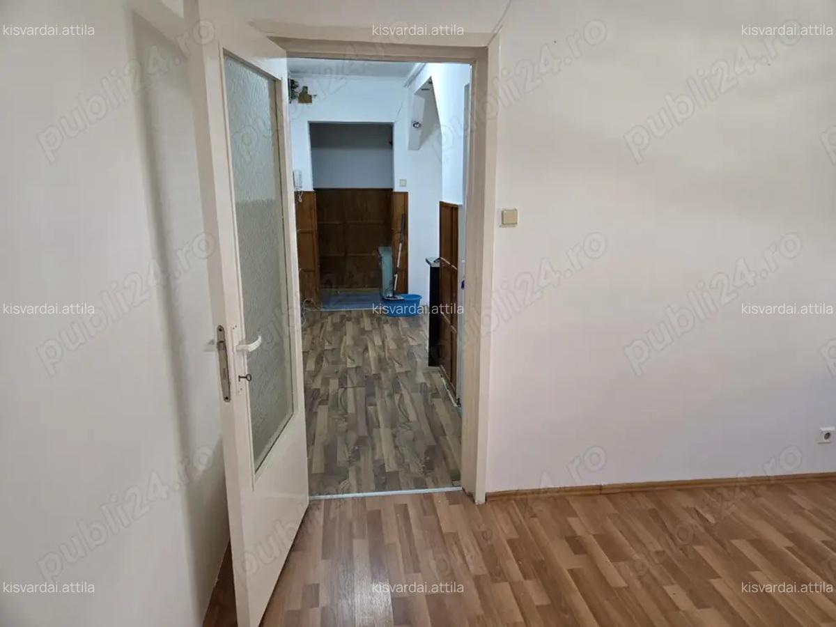 Vind apartament de 2 camere x - 8