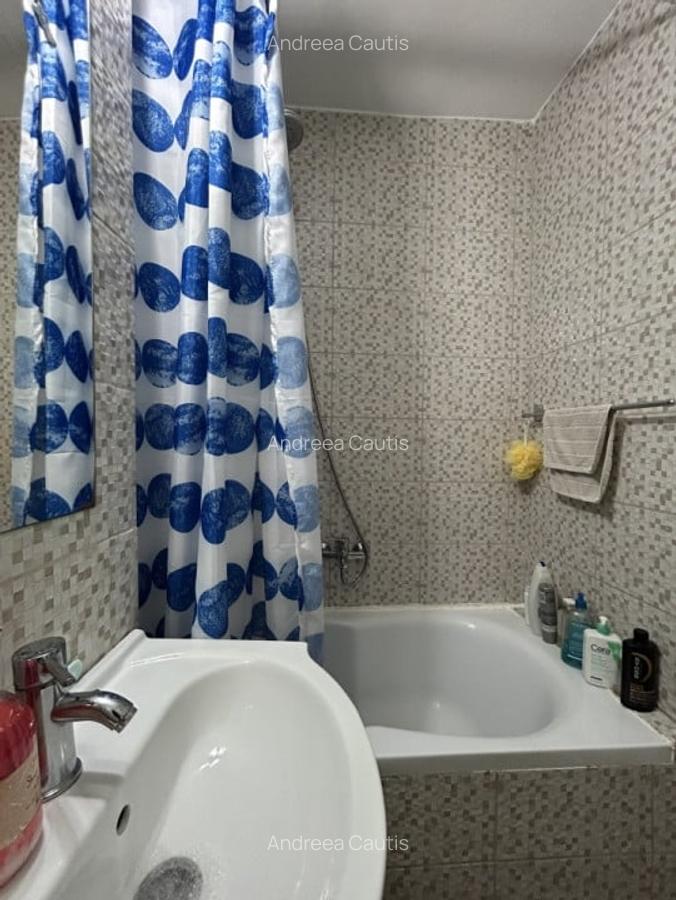 Apartament 3 camere, semidecomandat, etajul 3/4, zona P-ta Doina - 12