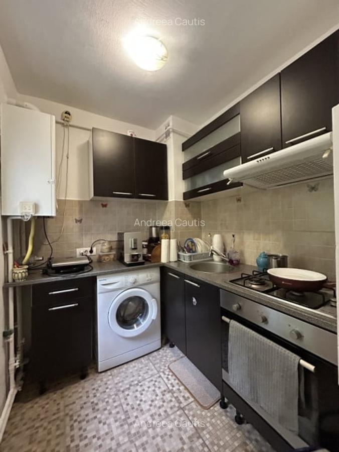 Apartament 3 camere, semidecomandat, etajul 3/4, zona P-ta Doina - 10