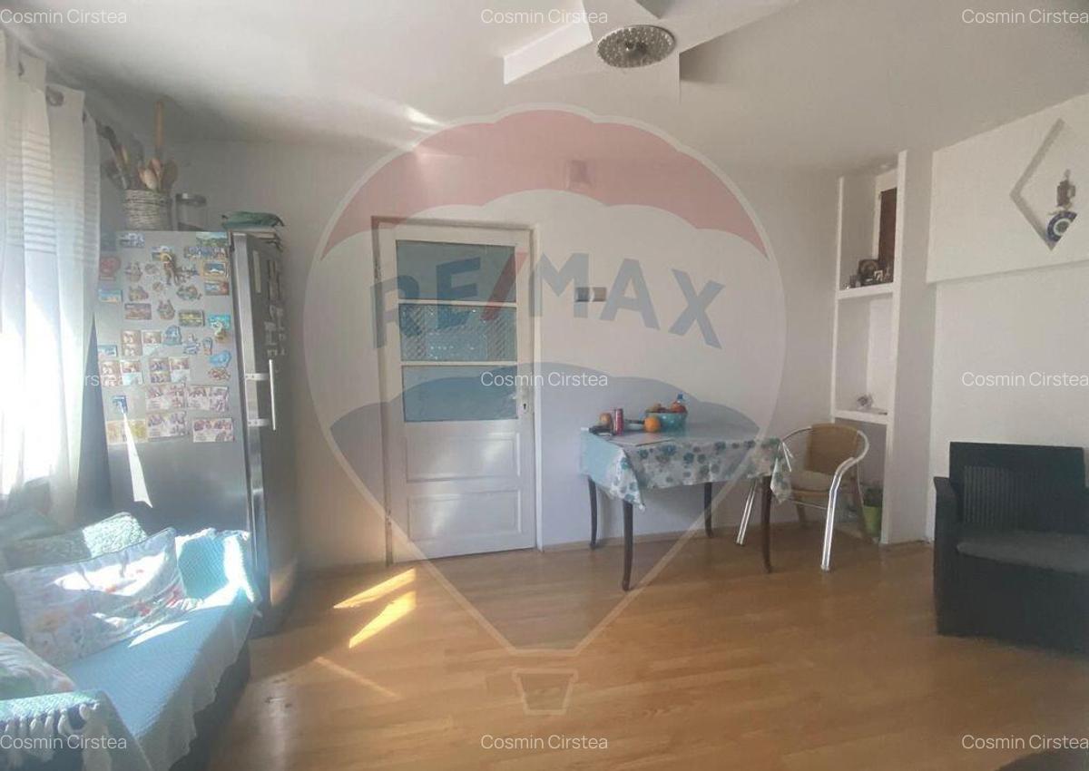 DE VANZARE Casa Oras Budesti/Jud Calarasi in zona Centrala - 1