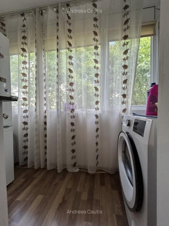 Apartament 3 camere, semidecomandat, etajul 3/4, zona P-ta Doina - 15