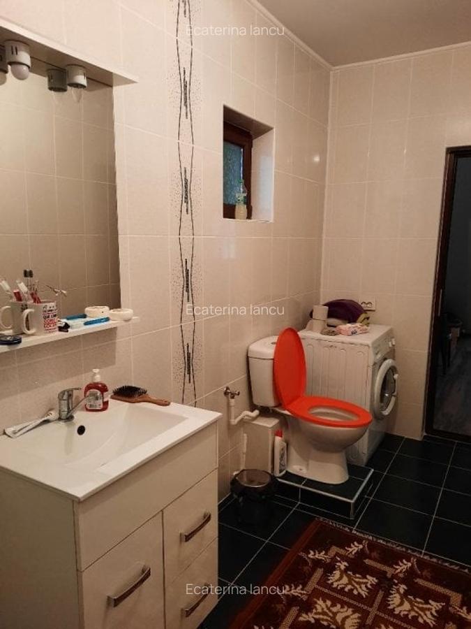 Casă cu 6 camere în Românești - 9