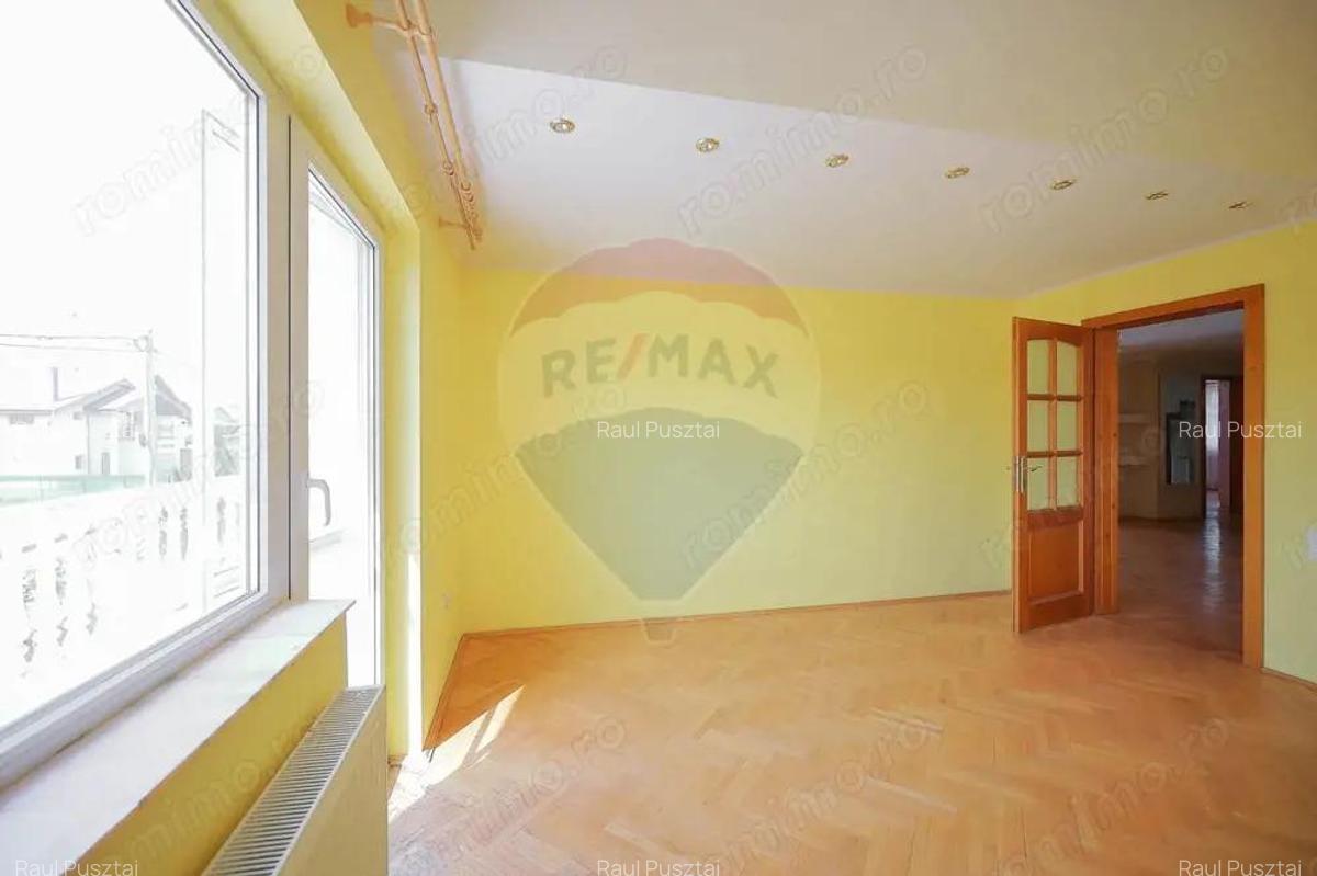 Casa cu 6 camere ?i 1000mp teren de vanzare in Sanmartin - 3