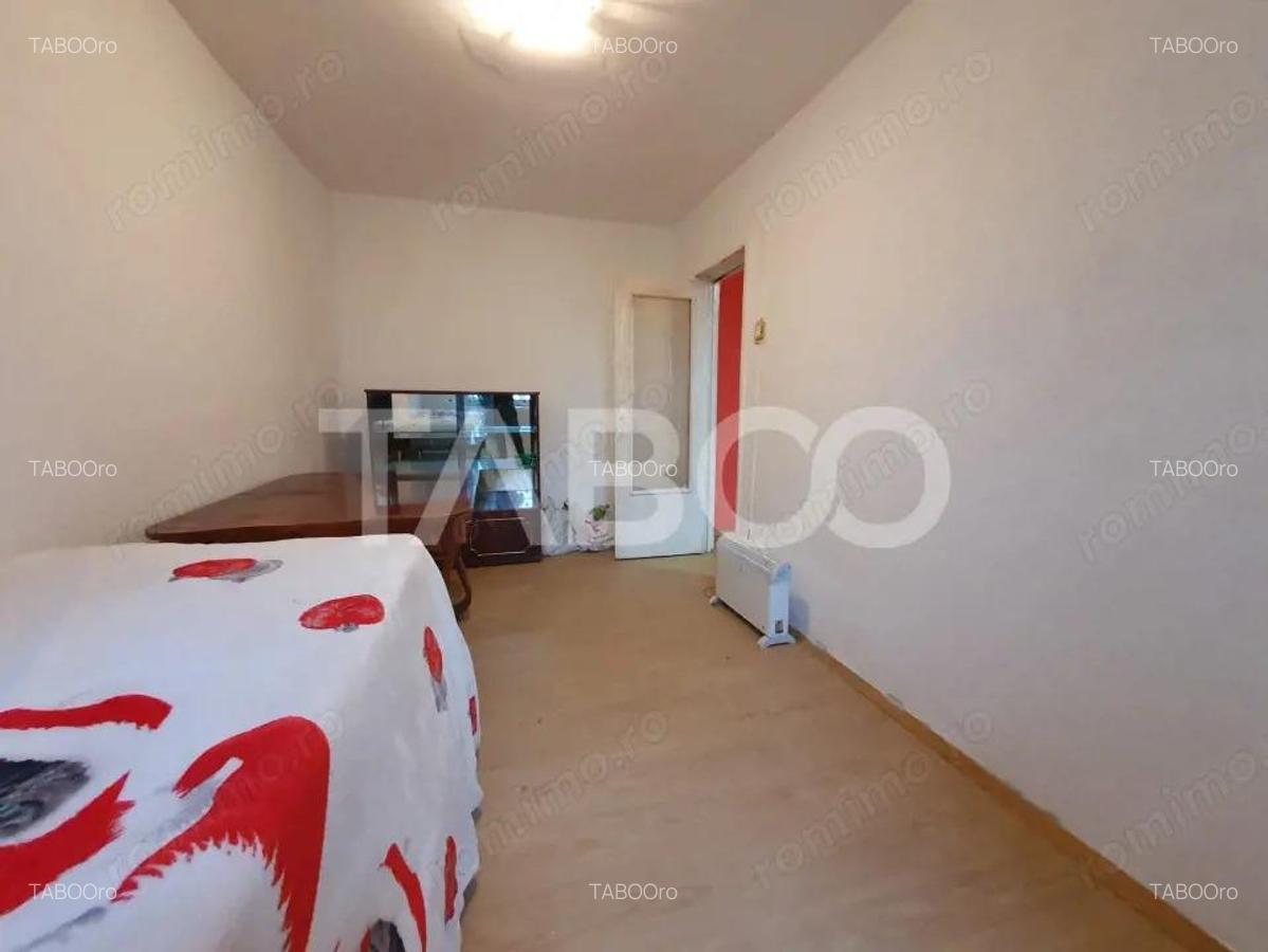 Apartament 2 camere semidecomandat 40 mp utili + 3 mp balcon etaj 2 - 1