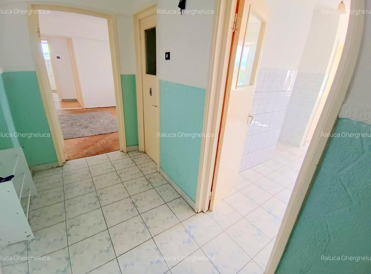 Apartament cu 3 camere, 2 balcoane, 2 bai, boxa subsol -90 mp- Central - 6 Apartament cu 3 camere, 2 balcoane, 2 bai, boxa subsol -90 mp- Central - 6