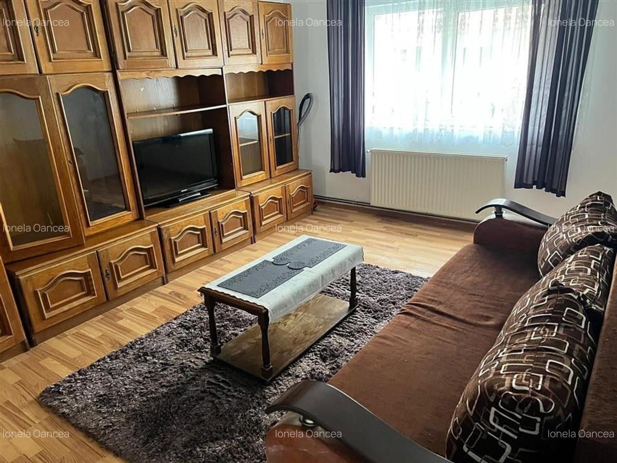 Apartament cu 3 camere situat in Tractorul - 5