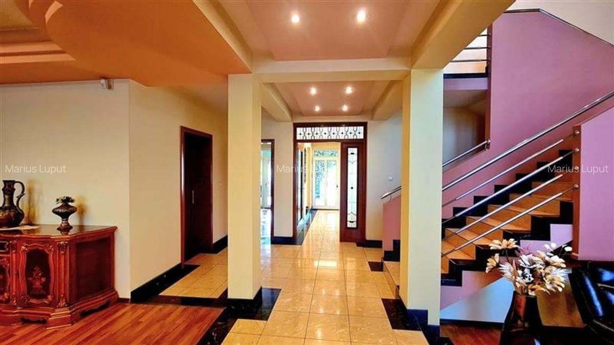 Casă cu 7 camere în Central - 6