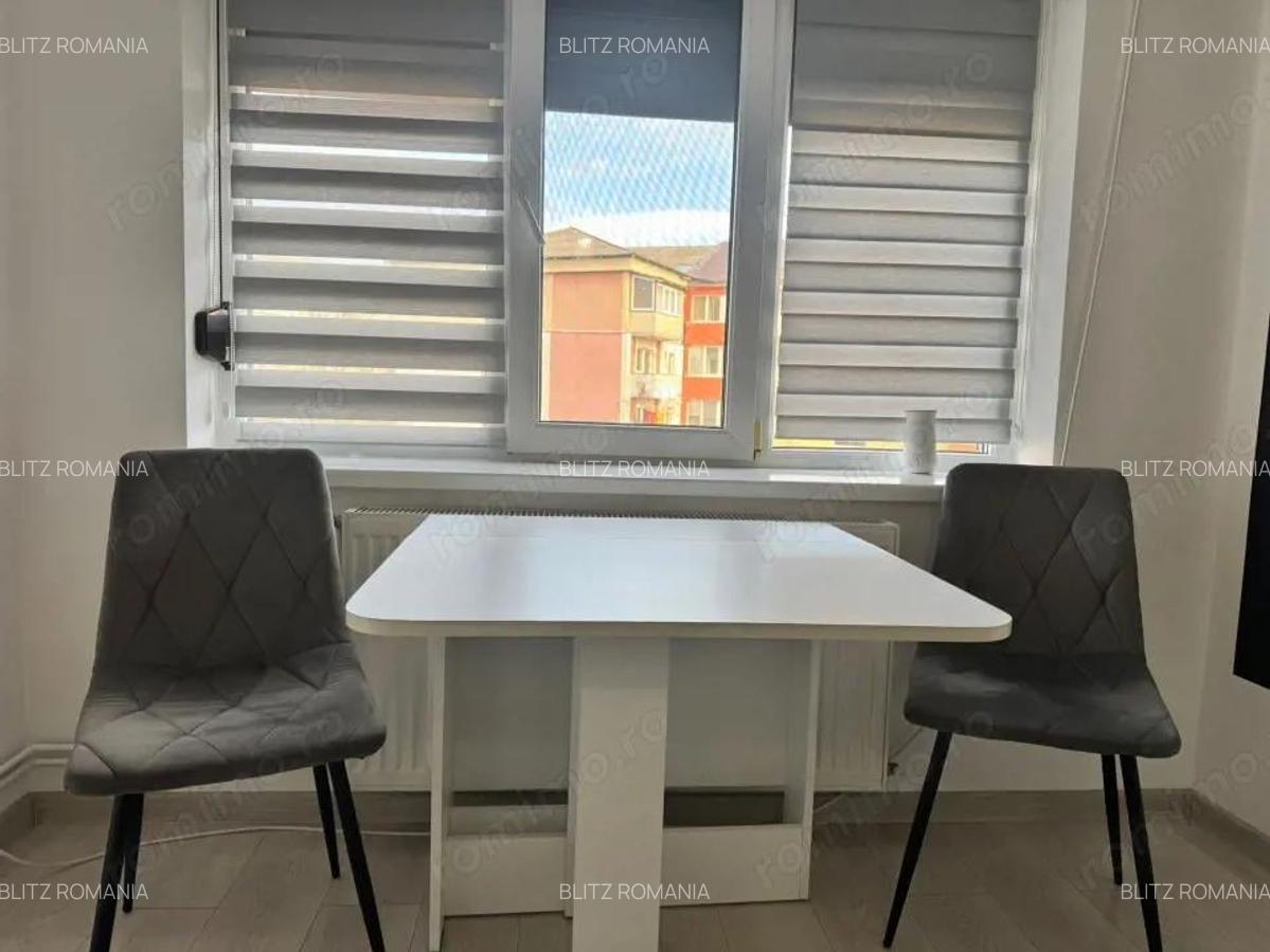 Garsoniera de vanzare, zona centrala - 8