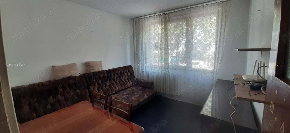 Inchiriez apartament 3 camere - 6