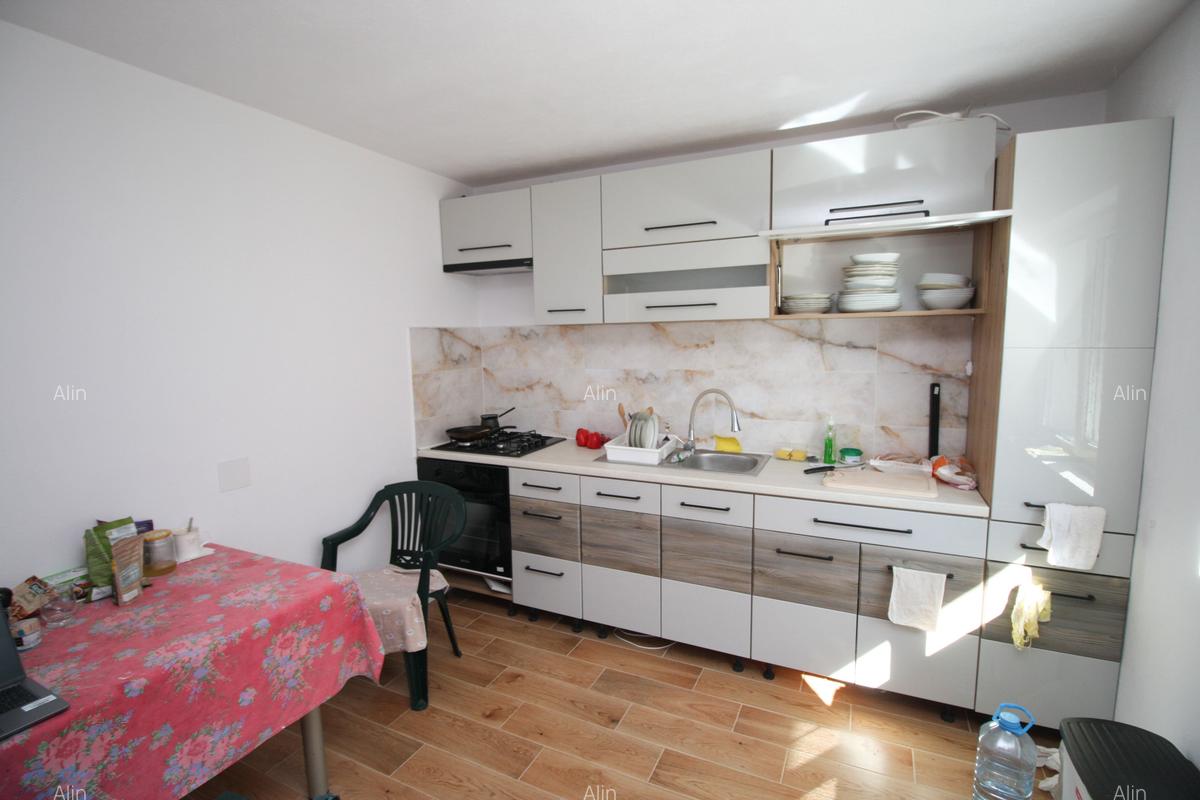 Casă cu 7 camere în Platoul Izvor - 4