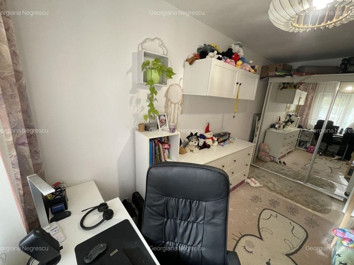 Girocului | 3 camere | Decomandat | Balcon | 2 băi | Centrală proprie - 18