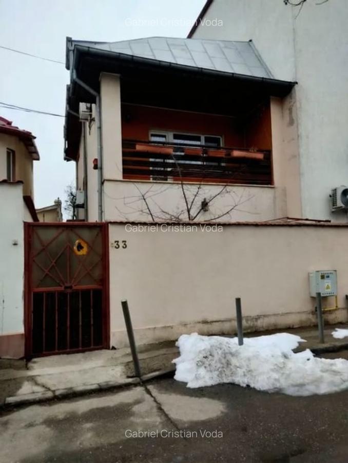 Vila de inchiriat | 5 camere | Mansarda | Metrou M1 - 11