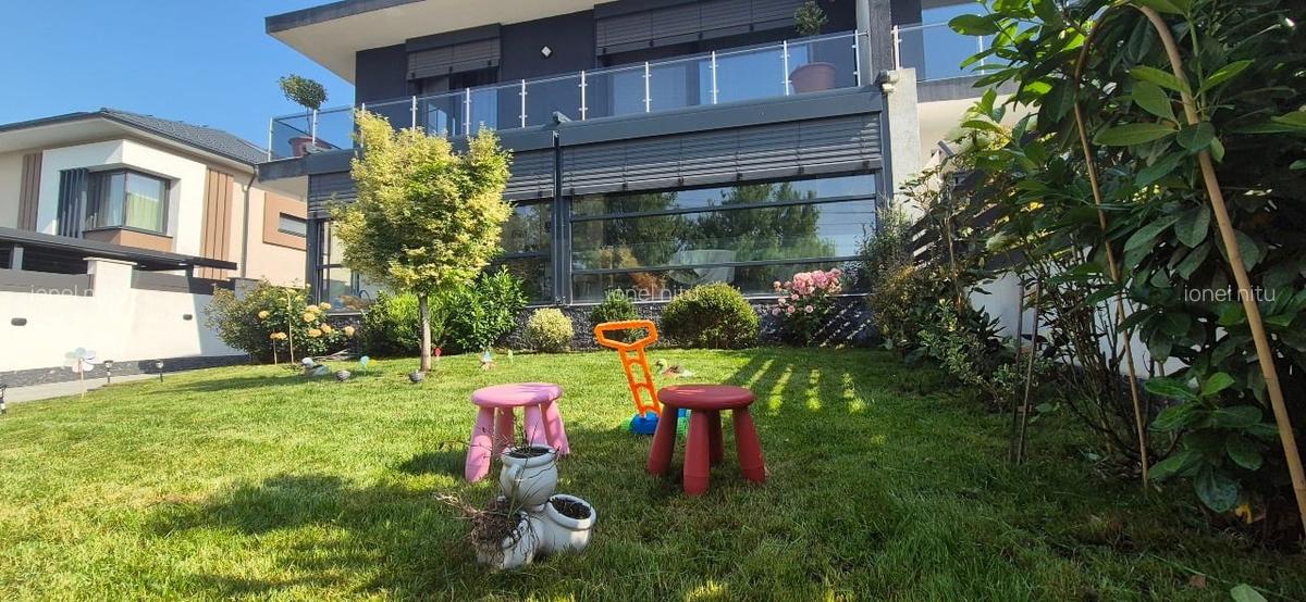 Casa 5 camere, 3 bai, 3 locuri de parcare, teren 302 mp, Tunari, vedere la lac - 1