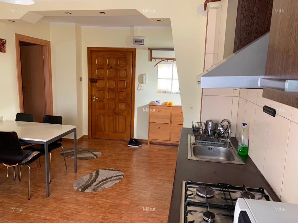 Vând apartament 2 camere decomandat, etaj 1/4, 1 Mai - 4