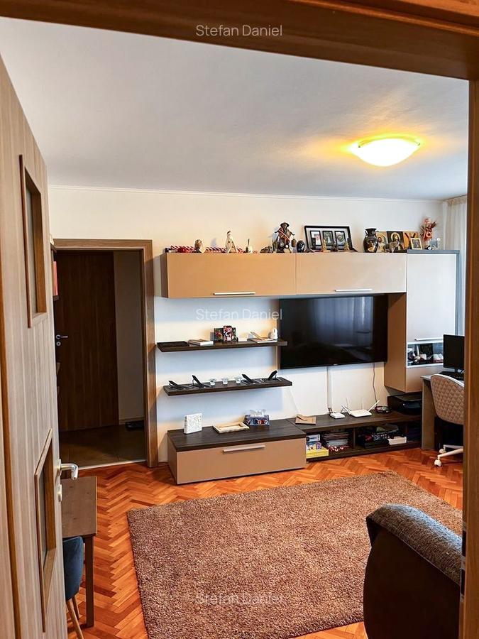 Apartament cu 3 camere semidecomandat, mobilat în Ștefan cel Mare - 2