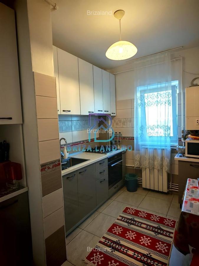 Doamna Ghica, bloc 2002, etaj 3/4, decomandat, doua bai - 13