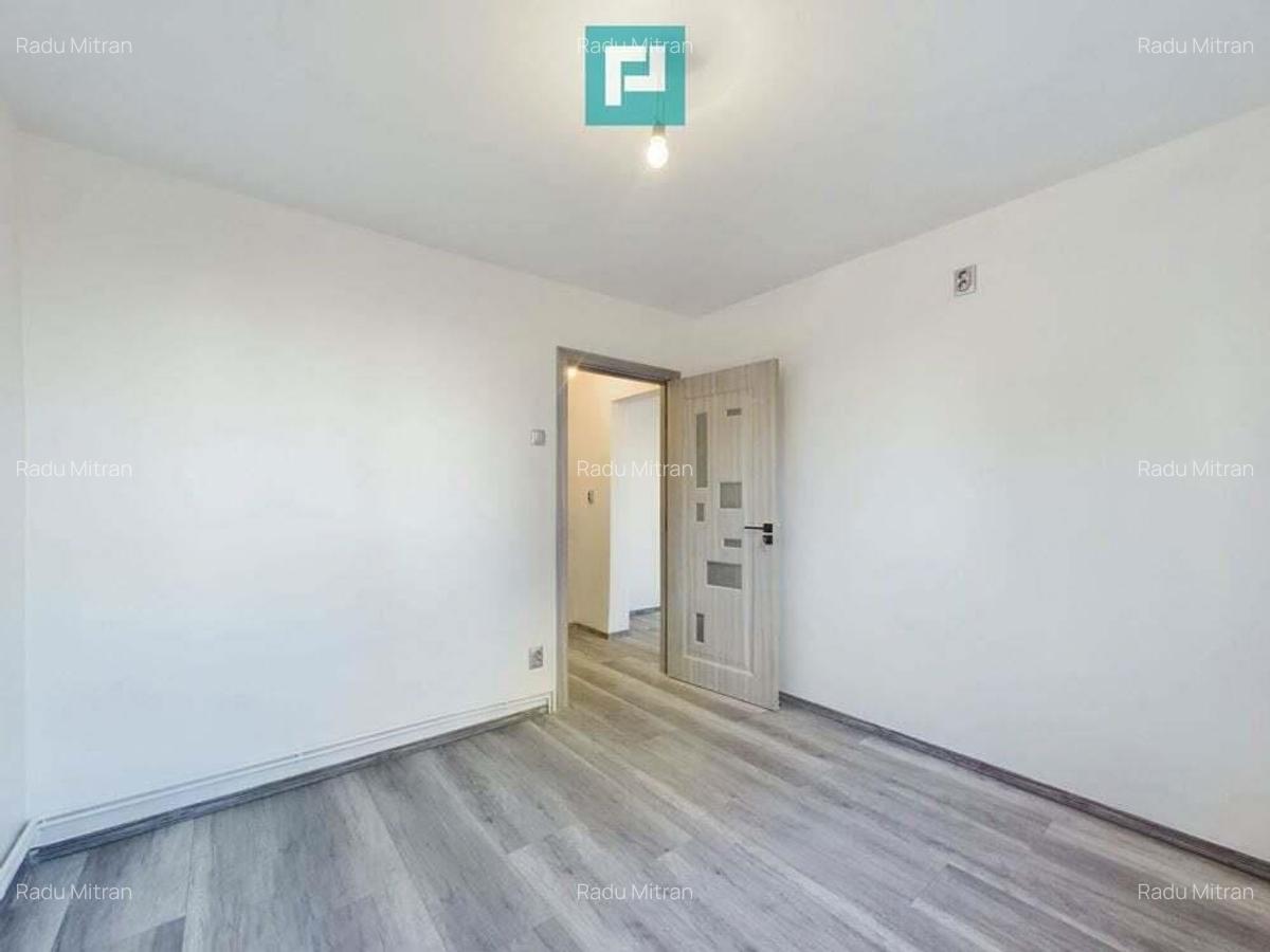Apartament 3 camere pe str Hateg in Vlaicu - 18