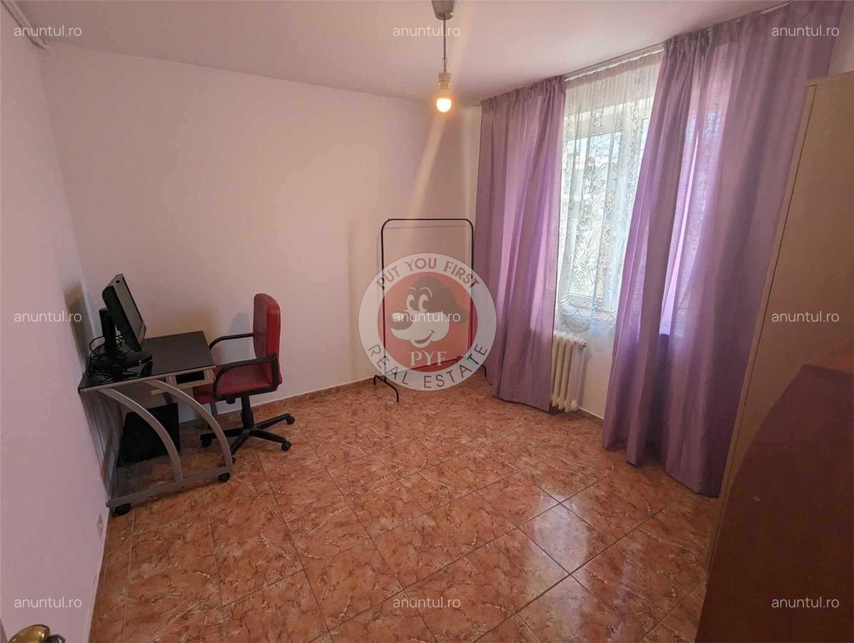 Delfinului | 3 camere | 67mp | Decomandat | B12308 - 3