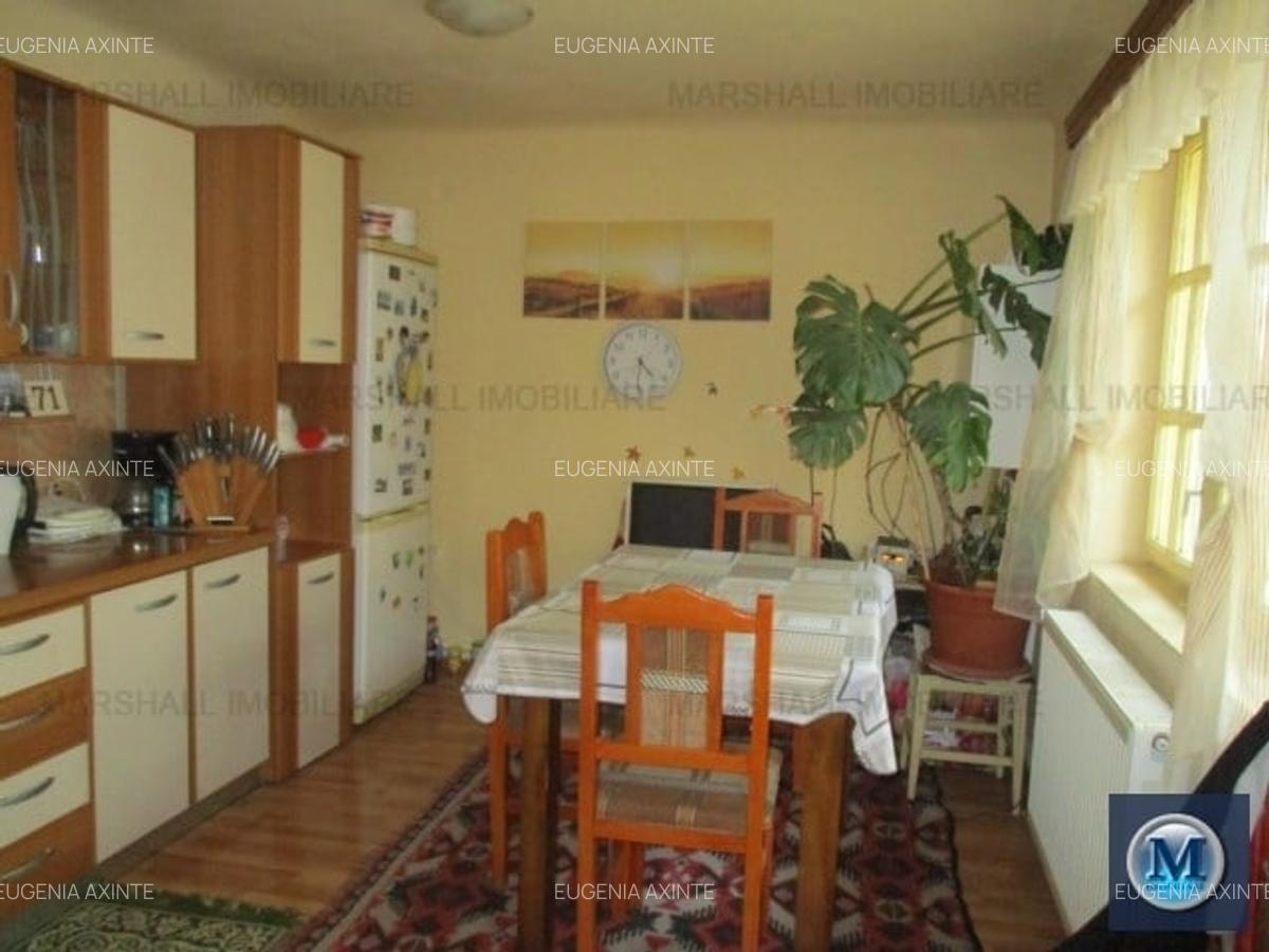 Casă cu 6 camere în Traian - 2