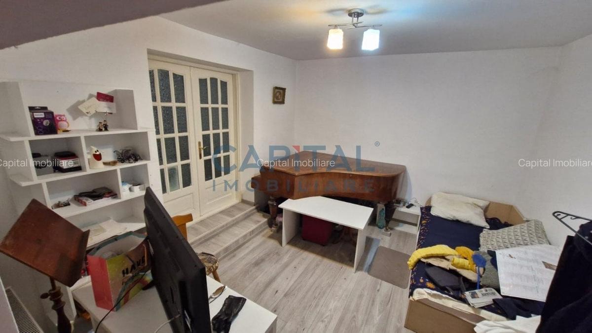 Casa Rogerius singur in curte, amenajata in doua apartamente comision 0% - 5