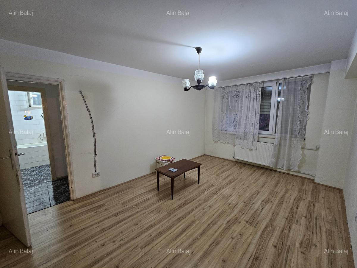 Apartament 3 camere, etaj intermediar, Piața Victoriei, comision 0% - 7