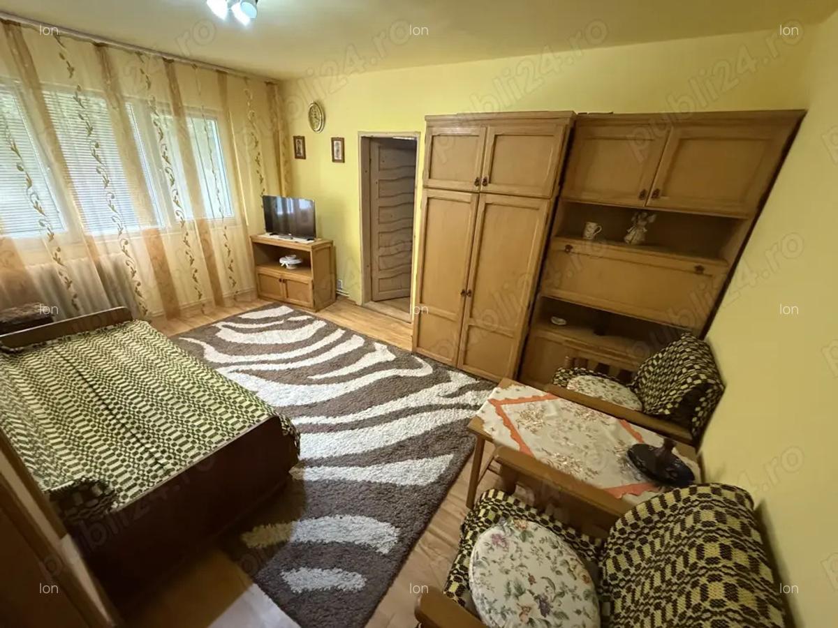 Proprietar, vand apartament 2 camere Re?i?a - 1