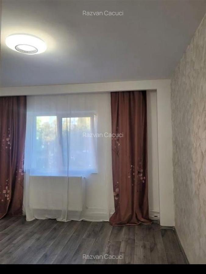 RECO Apartament 3 camere decomandat - 3