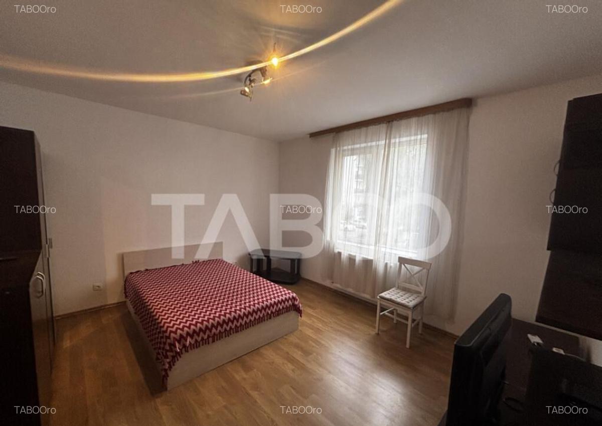 Apartament de inchiriat etaj 1 decomandat 2 camere pet frien - 1