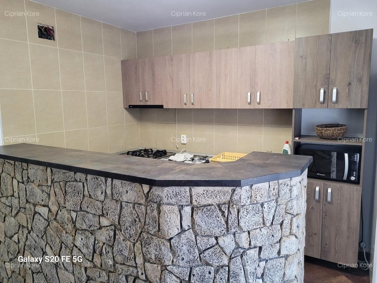 Casă cu 9 camere în Bușteni - 2