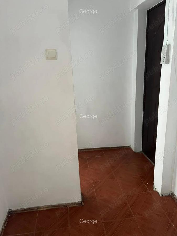 Privat, vand apartament 3 camere, str. Neptun, et. 2 4 - 5 Privat, vand apartament 3 camere, str. Neptun, et. 2 4 - 5