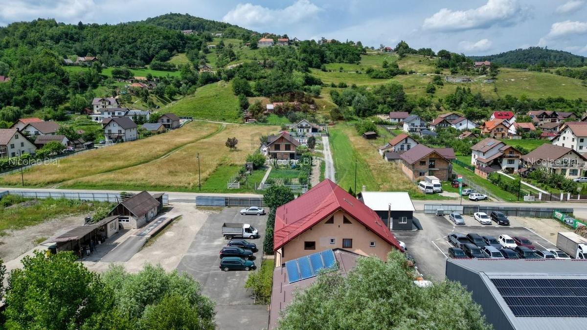 Vila cu potential in Zarnesti - 10 camere, curte mare - 10
