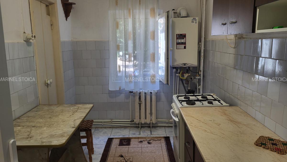 De inchiriat apartament 2 camere, situat etaj 1 in bloc mic, zona Hotel Vrancea. - 8