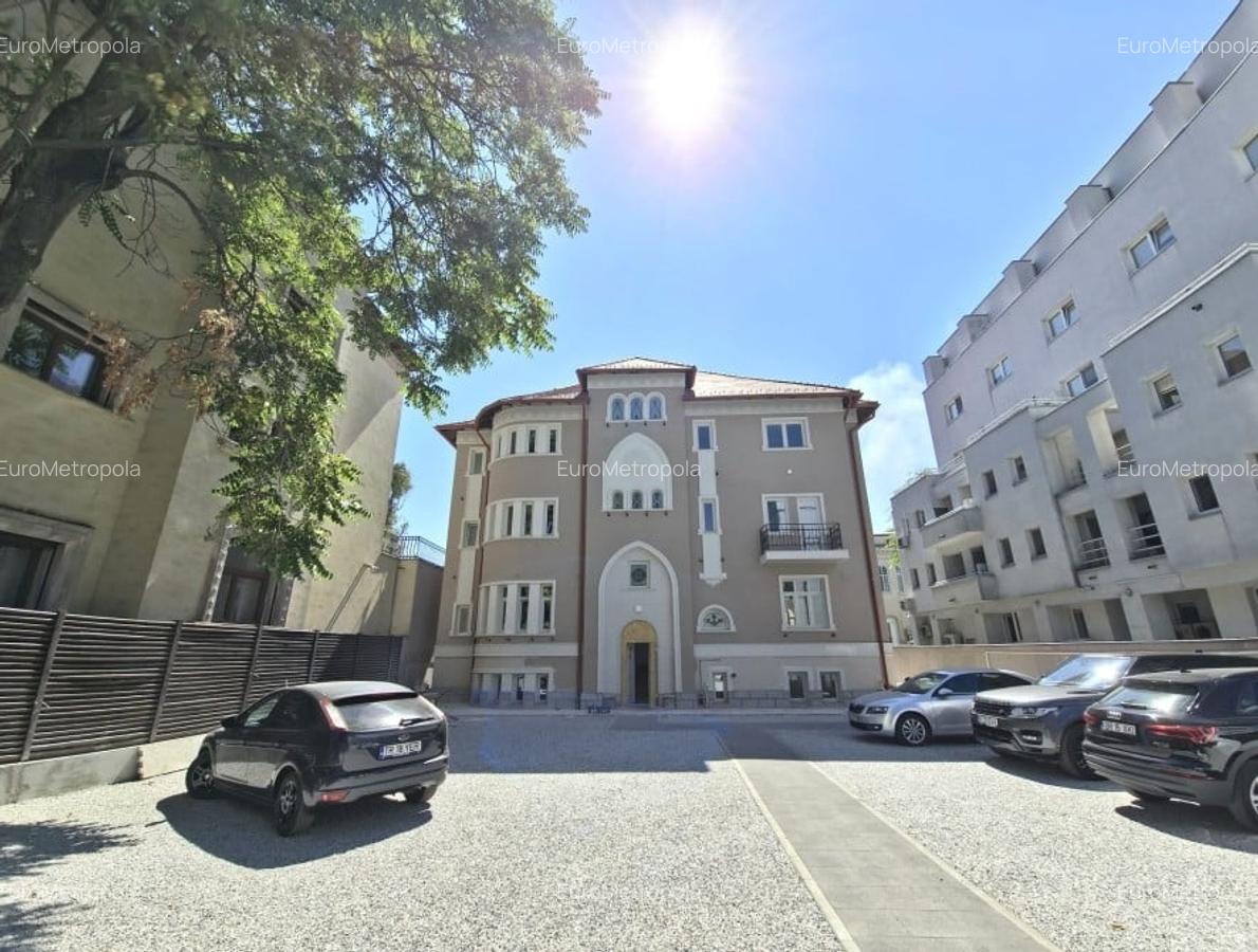 Vila complet refacuta, 250 mp curte ,  Aviatorilor - 1