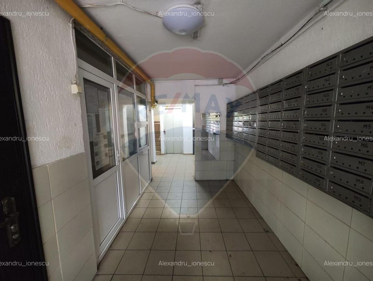 Garsoniera 15 mp utili + boxa 15 mp * mobilat * bloc cu lift * Titan - 8