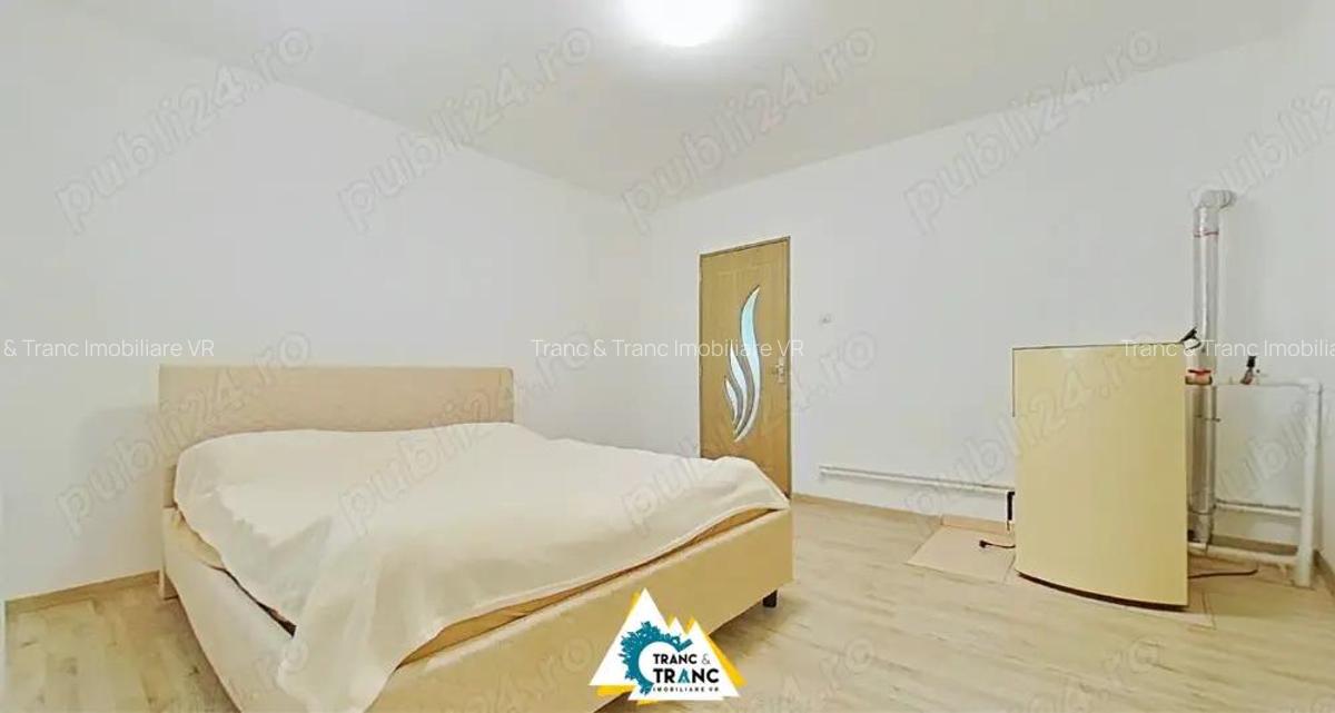 Casa spa?ioasa cu 3 camere, teren generos ?i anexe Curtici, Arad - 1