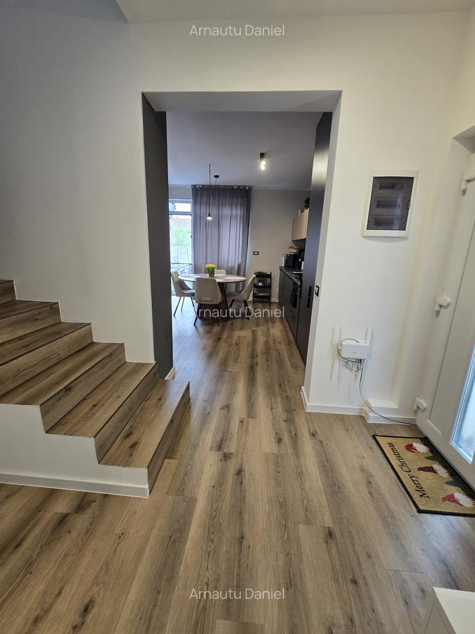 Duplex despartit prin camera tehnica - 4 camere 149.000 Euro - 9