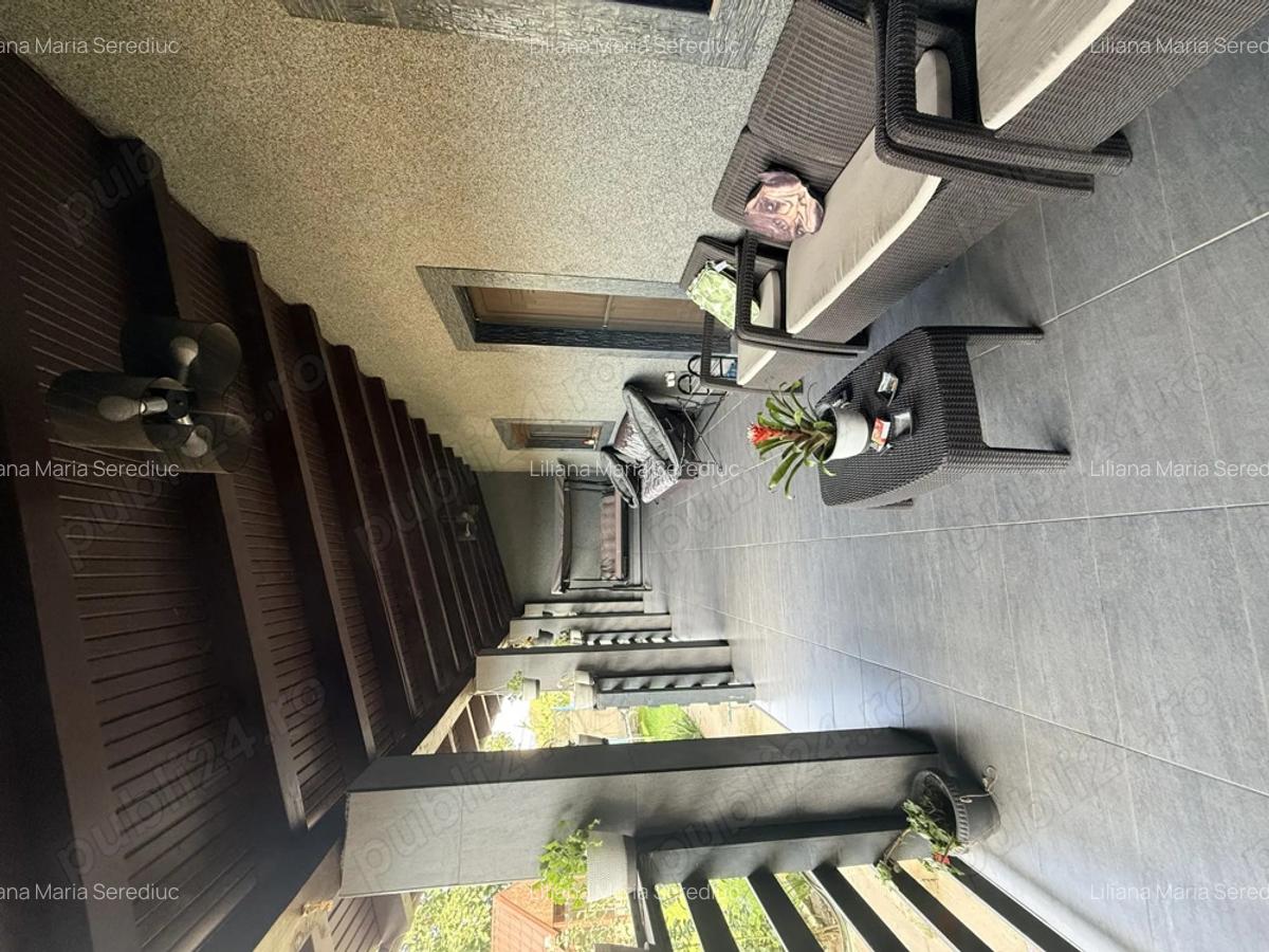 Casa de vanzare cu 7 camere - 9