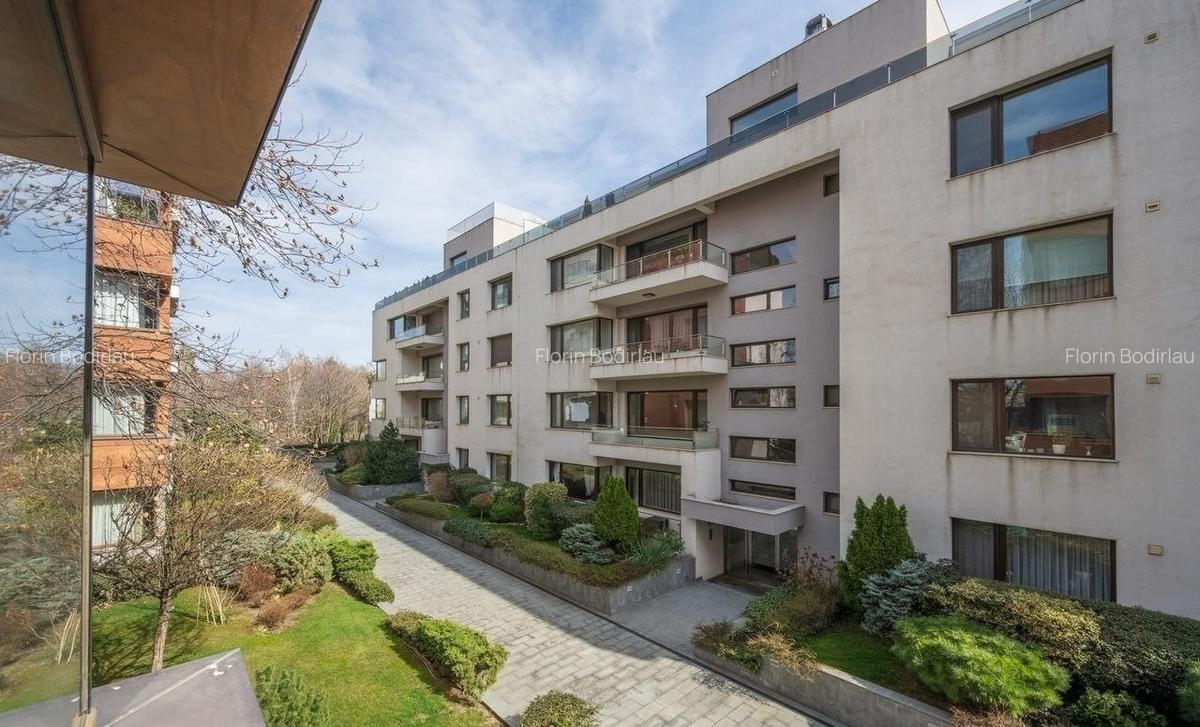 Kiseleff-Arcul de Triumf // 3 camere // 155mp // 3 locuri de parcare + boxa // - 1