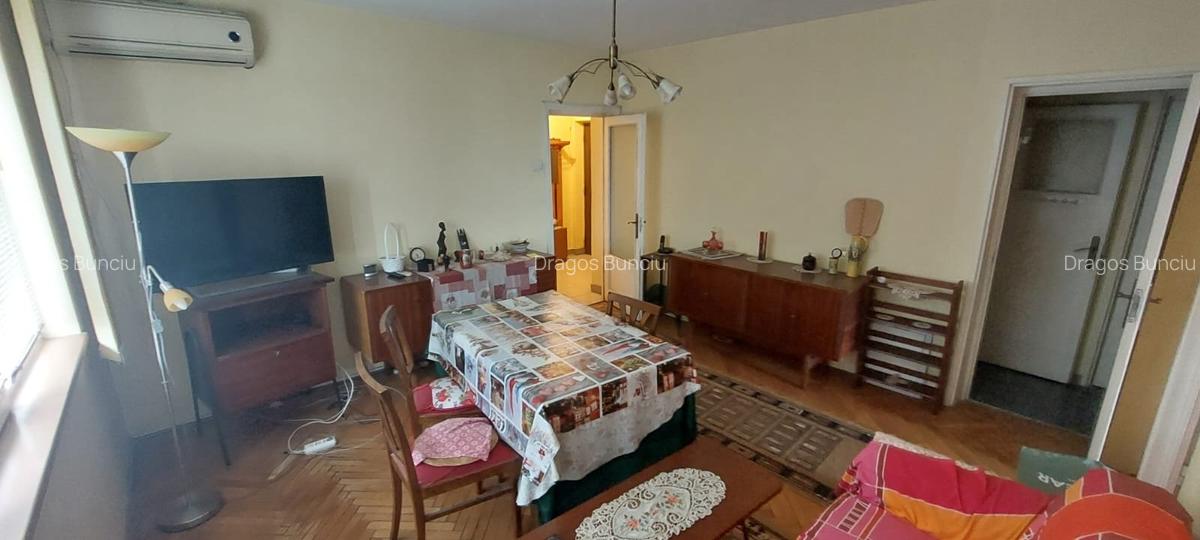 Apartament cu 3 camere semidecomandat, mobilat în 1 Mai - 1