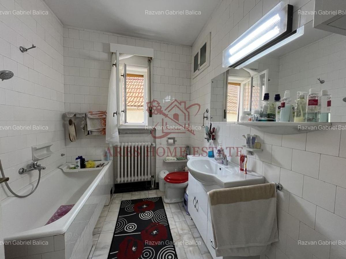 Vilă spațioasă 6 camere în centrul Lugoj – teren 471 mp, garaj - 11